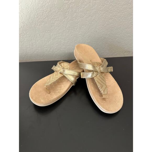 Vionic Karley Women's Sandal Flip Flop Size 7 Gold Orthotic Thong Comfort Preppy - Picture 1 of 12